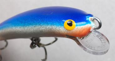 Nils Master Invincible 8 cm Floating Wobbler, Farbe: blau/weiß/glitter 046, Gewicht: 8 Gramm