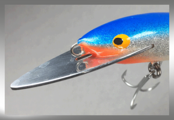 Nils Master INVINCIBLE DEEP RUNNER Metal Lip Wobbler, Größe: 15 cm, Farbe: 046 blau/weiß/glitter, Gewicht: 35 Gramm, schwimmend mit langsamen Auftrieb